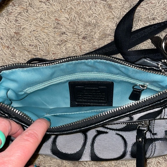 Coach hand bag - Picture 2 of 3